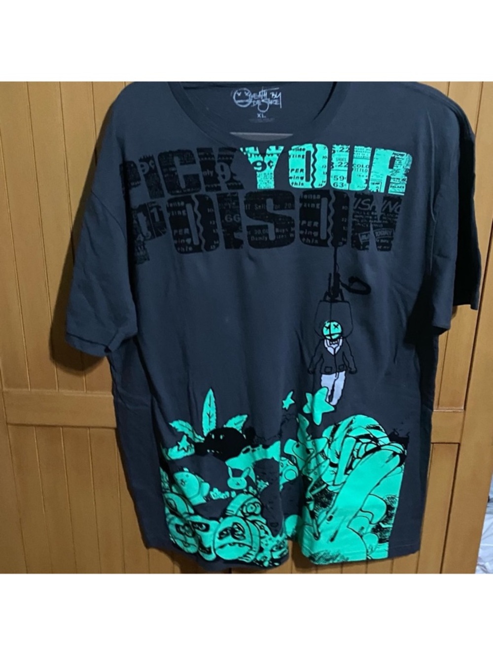 Men's Pick Your Poison 
Short sleeve T-shirt /Size Extra large